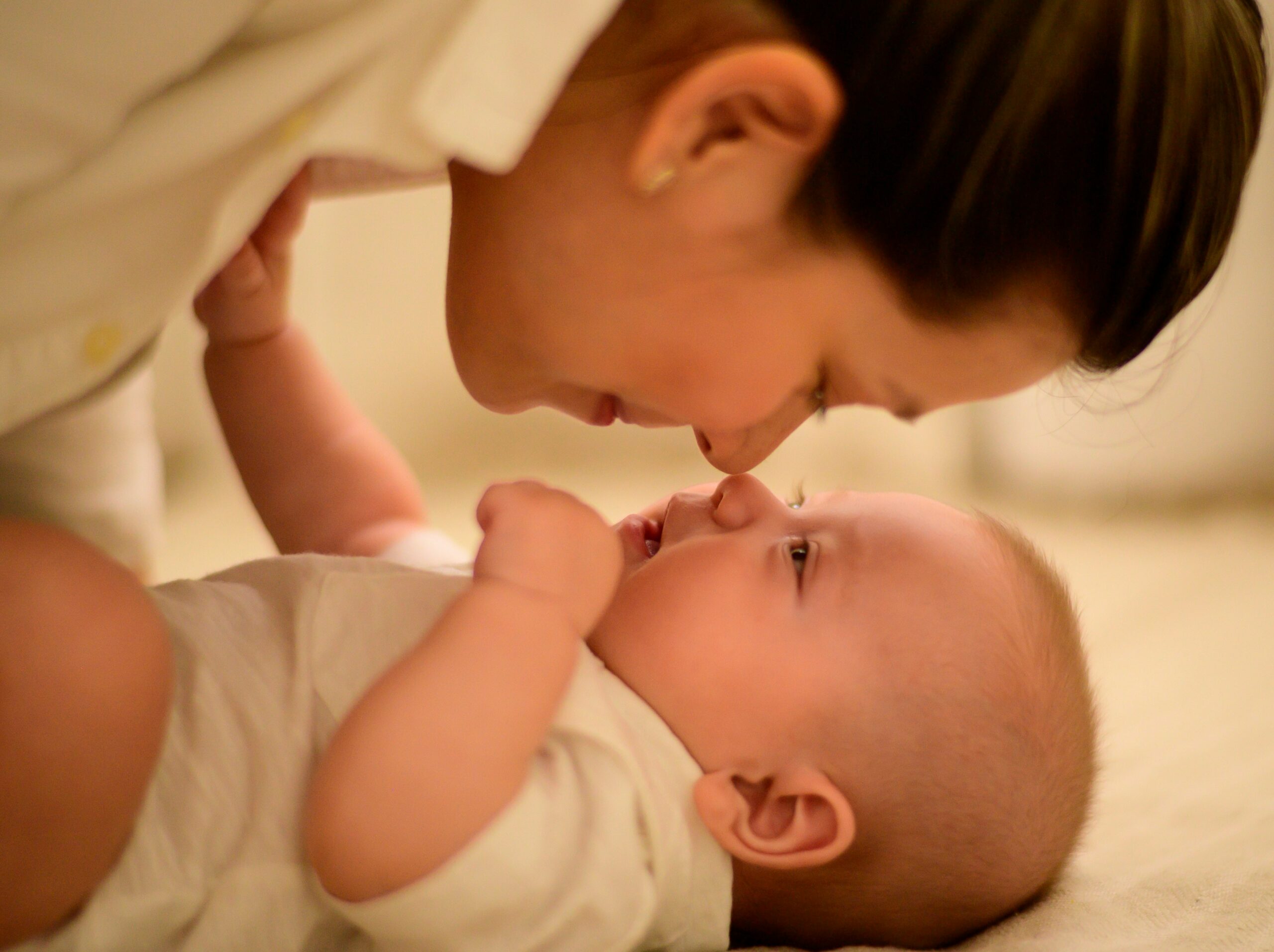 Shantala: O Toque que Conecta Mãe e Bebê.