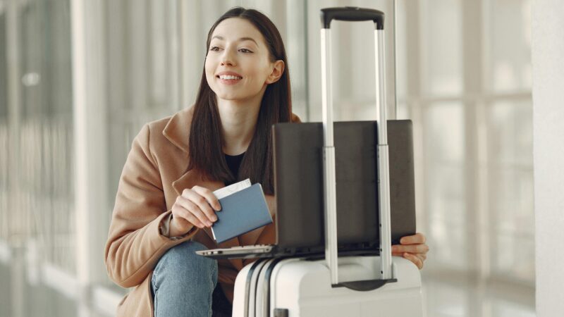 Viajar Sozinha: Estilo e Segurança 2026.