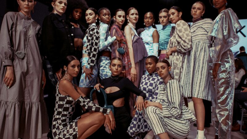 Tecendo a Identidade: Raízes da Moda.