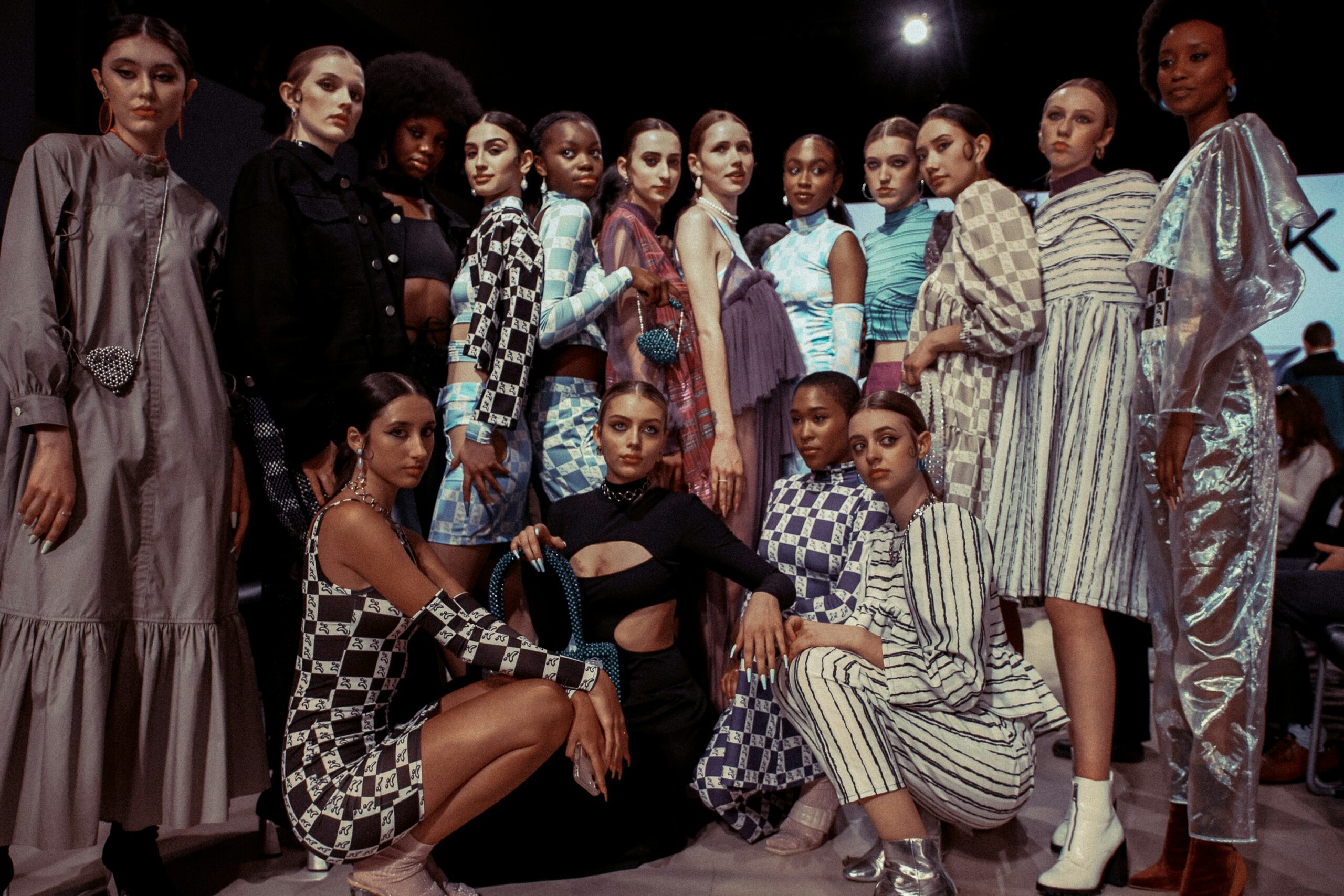 Tecendo a Identidade: Raízes da Moda.