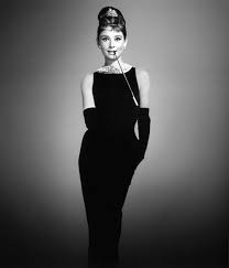 imagem da diva Audrey Hepburn no filme Bonequinha de Luxo.